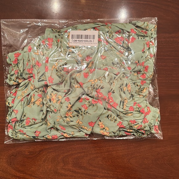 Mint Julep Floral Peplum Blouse - Picture 2 of 2